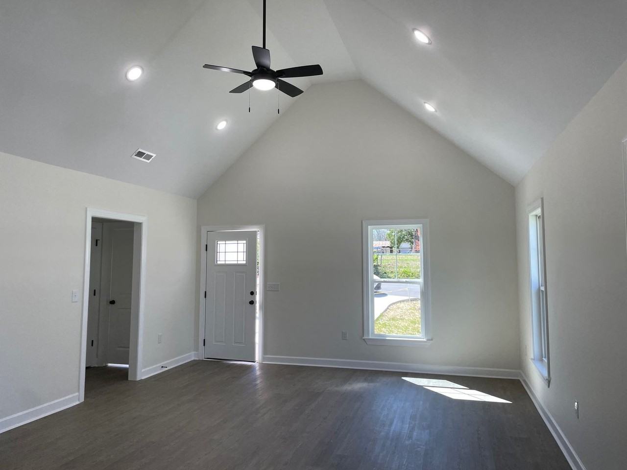 922 Culbreth Ave - Photo 3 of 20