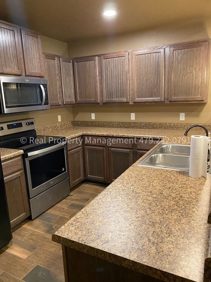 4718 S 28th St - Photo 4 of 15