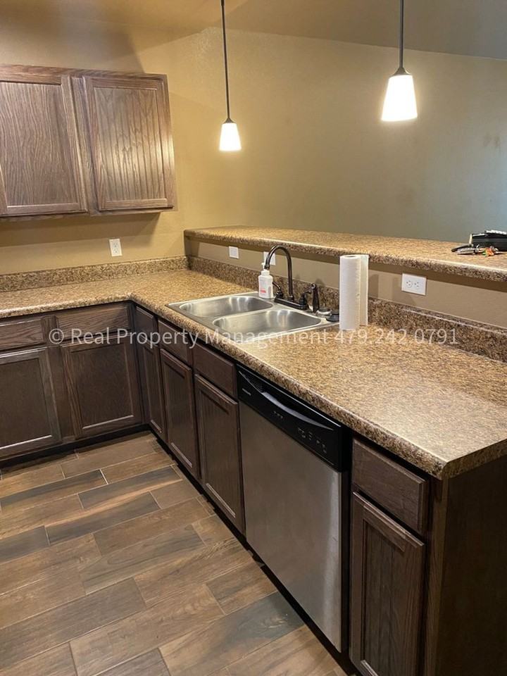 4718 S 28th St - Photo 5 of 15