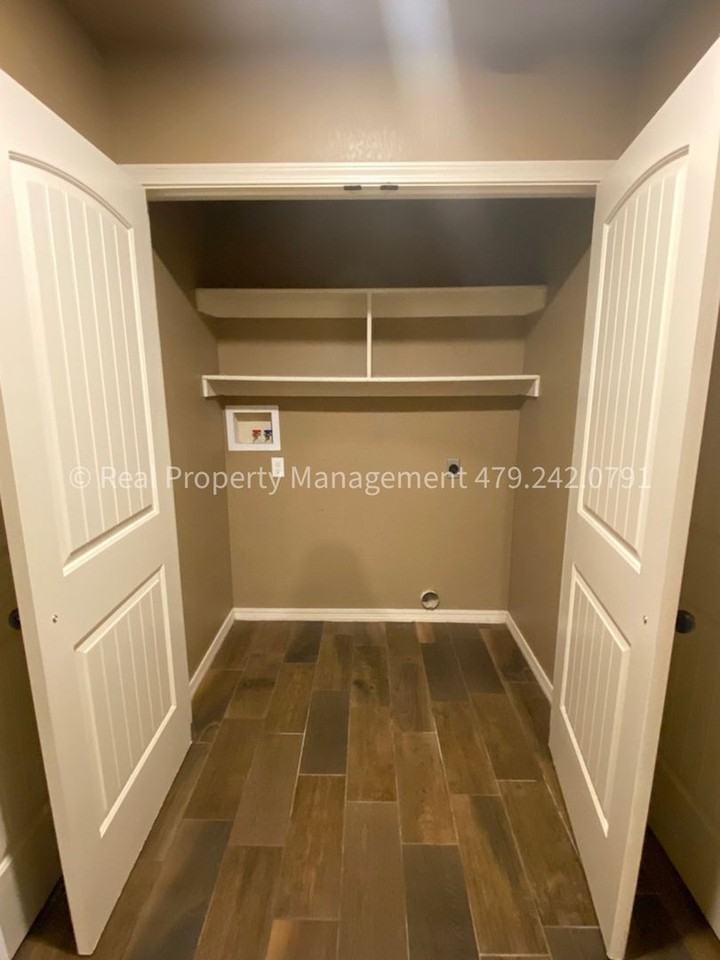 4718 S 28th St - Photo 6 of 15