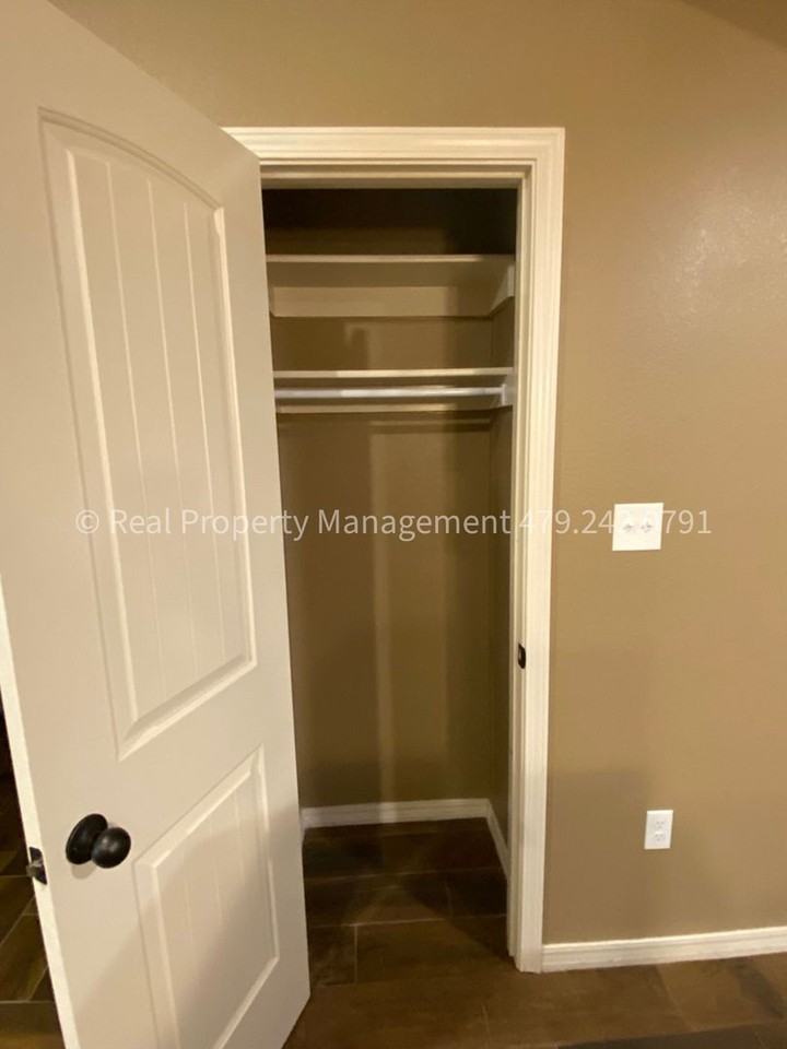 4718 S 28th St - Photo 7 of 15