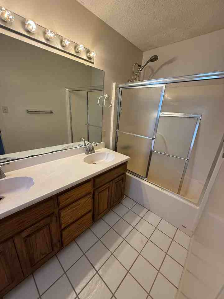 2302 Brookhaven Dr - Photo 3 of 15