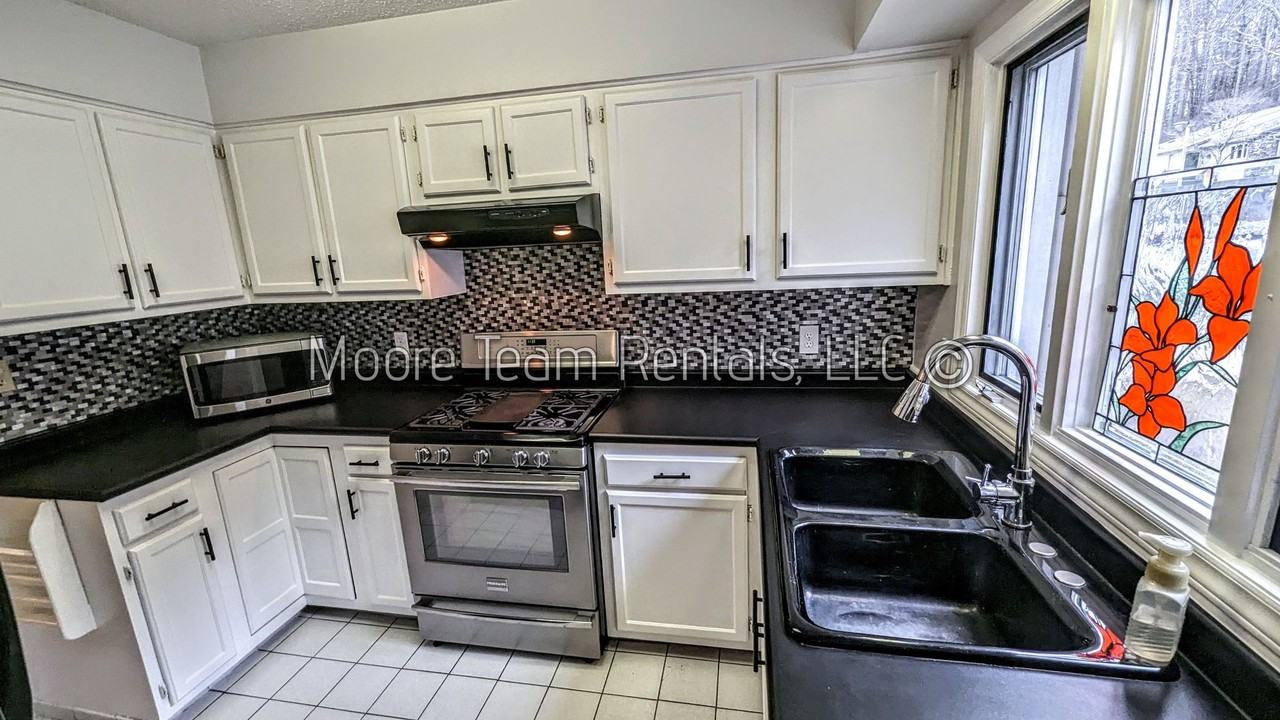 471 Britton Creek Dr - Photo 2 of 24