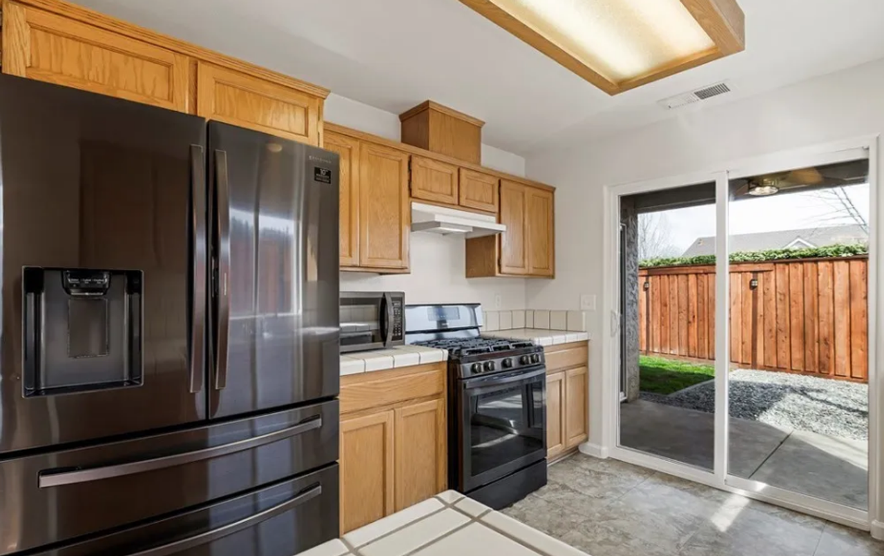 10 Wyndham Ct - Photo 2 of 12