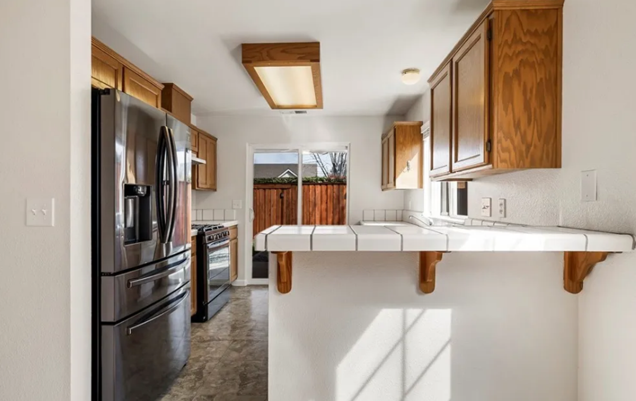 10 Wyndham Ct - Photo 3 of 12