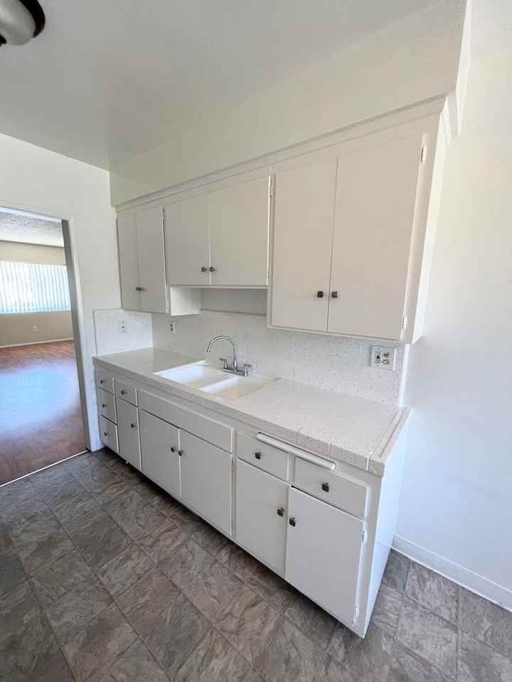 Spacious 2BD/1BA, 1BD/1BA, Studio/1BA(All Utilities Pay) - Photo 3 of 14