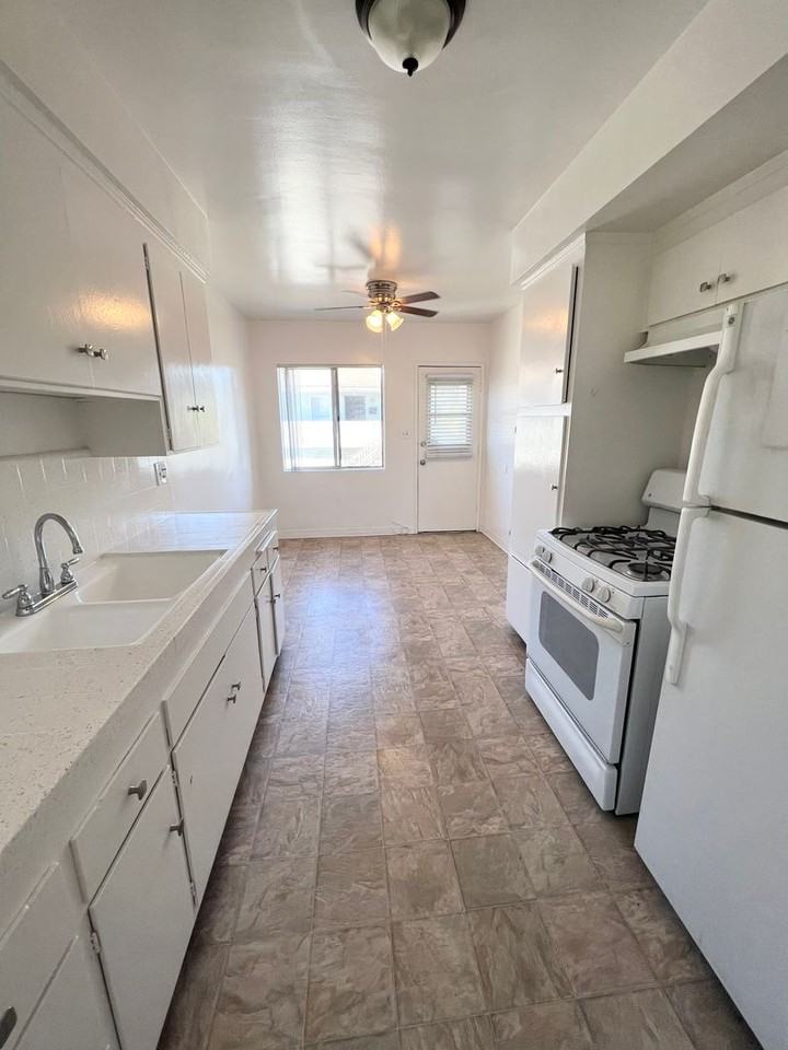 Spacious 2BD/1BA, 1BD/1BA, Studio/1BA(All Utilities Pay) - Photo 4 of 14