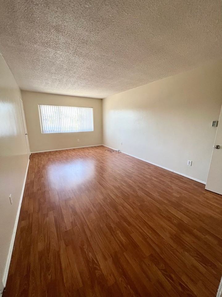 Spacious 2BD/1BA, 1BD/1BA, Studio/1BA(All Utilities Pay) - Photo 5 of 14