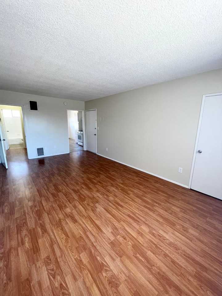 Spacious 2BD/1BA, 1BD/1BA, Studio/1BA(All Utilities Pay) - Photo 6 of 14