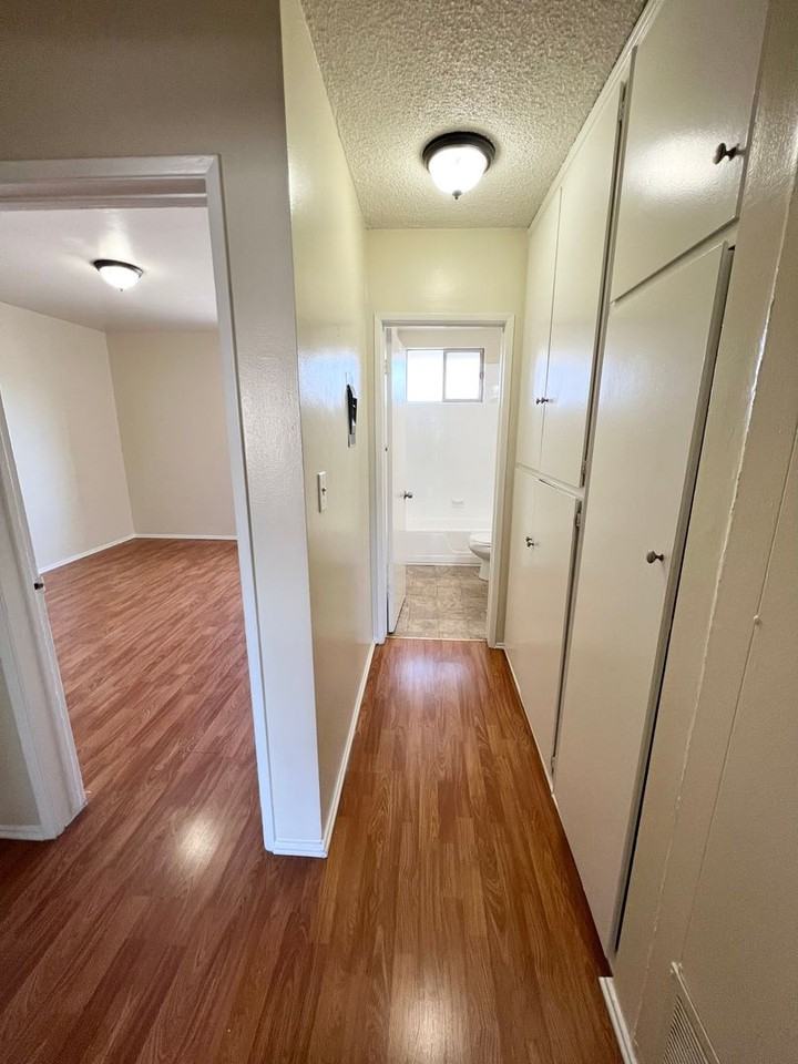 Spacious 2BD/1BA, 1BD/1BA, Studio/1BA(All Utilities Pay) - Photo 7 of 14