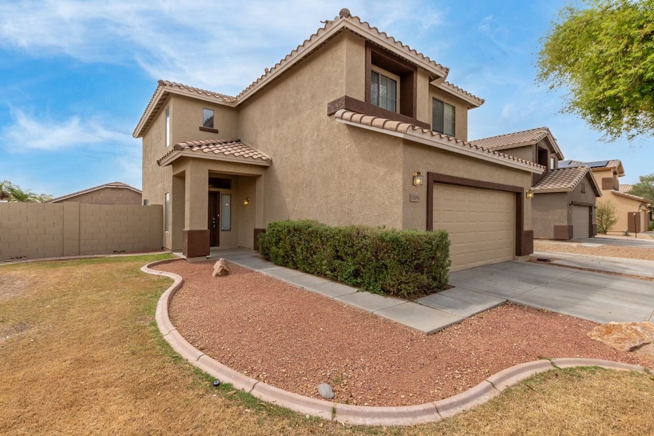 13391 W Crocus Dr - Photo 2 of 33