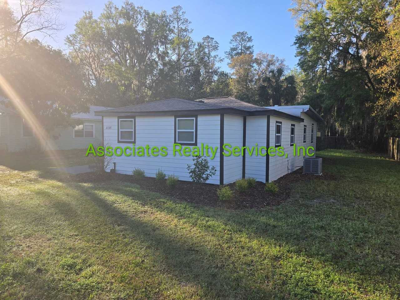 21307 Se Hawthorne Rd - Photo 3 of 12