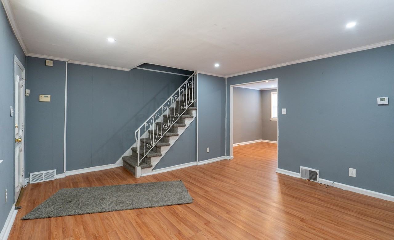 7101 Dorel St - Photo 3 of 31