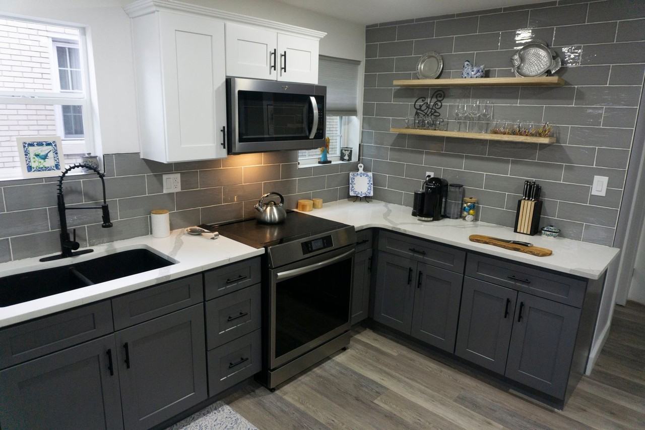 411 California Ave - Photo 2 of 9