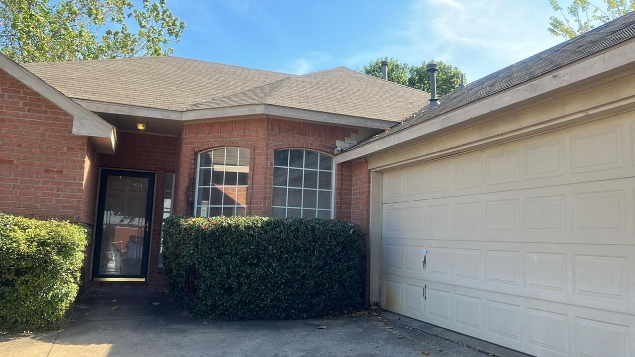 4504 Saint Francis Avenue - Photo 4 of 18