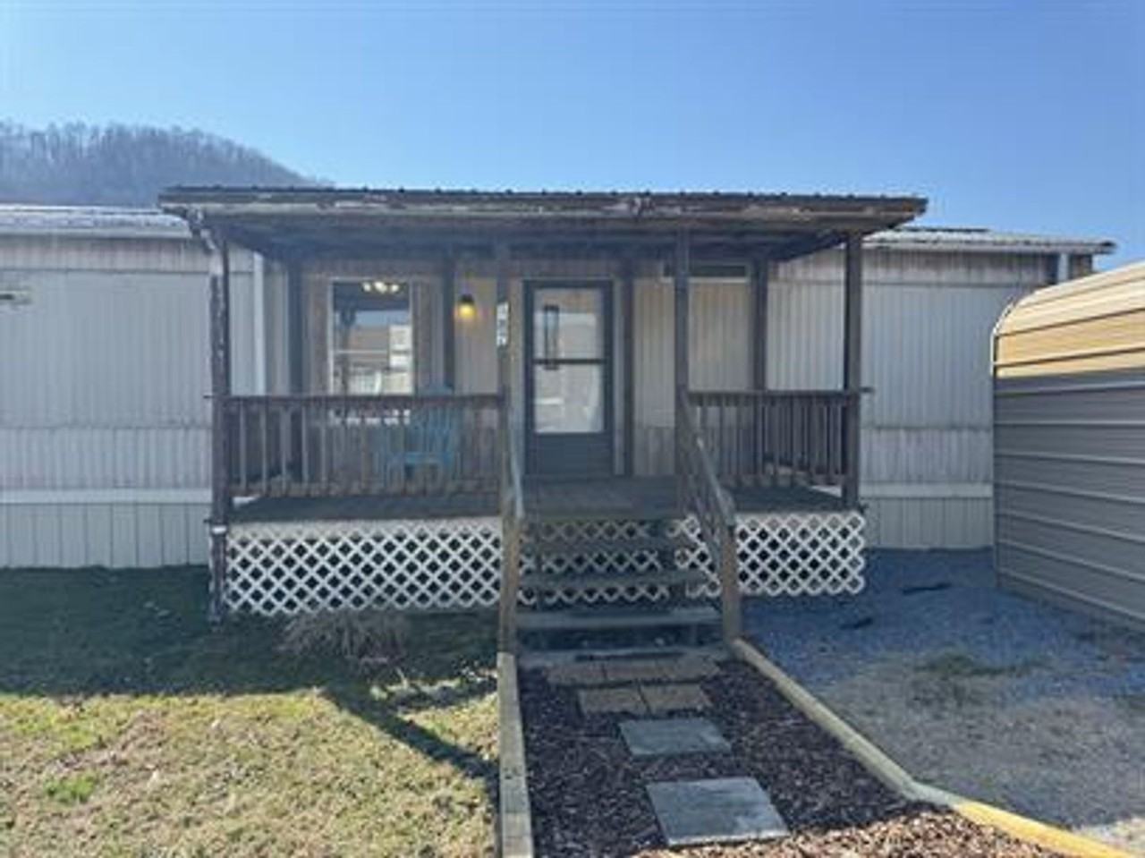 187 Echo Dr - Photo 2 of 16