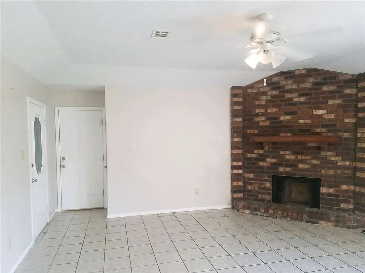 9135 Jennifer St - Photo 2 of 7