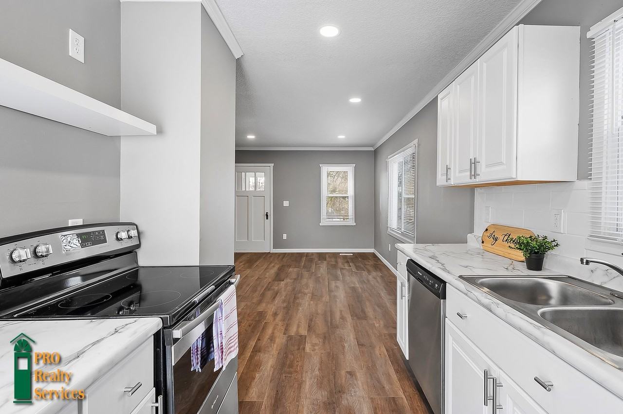 1725 Beech St - Photo 3 of 22