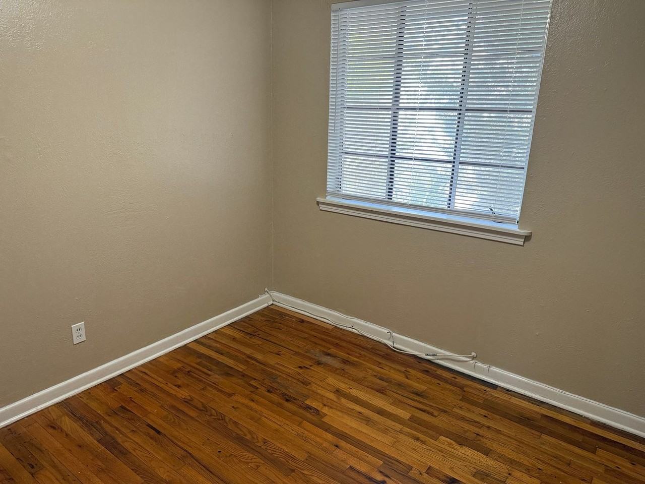 727 E Jefferson St - Photo 3 of 7