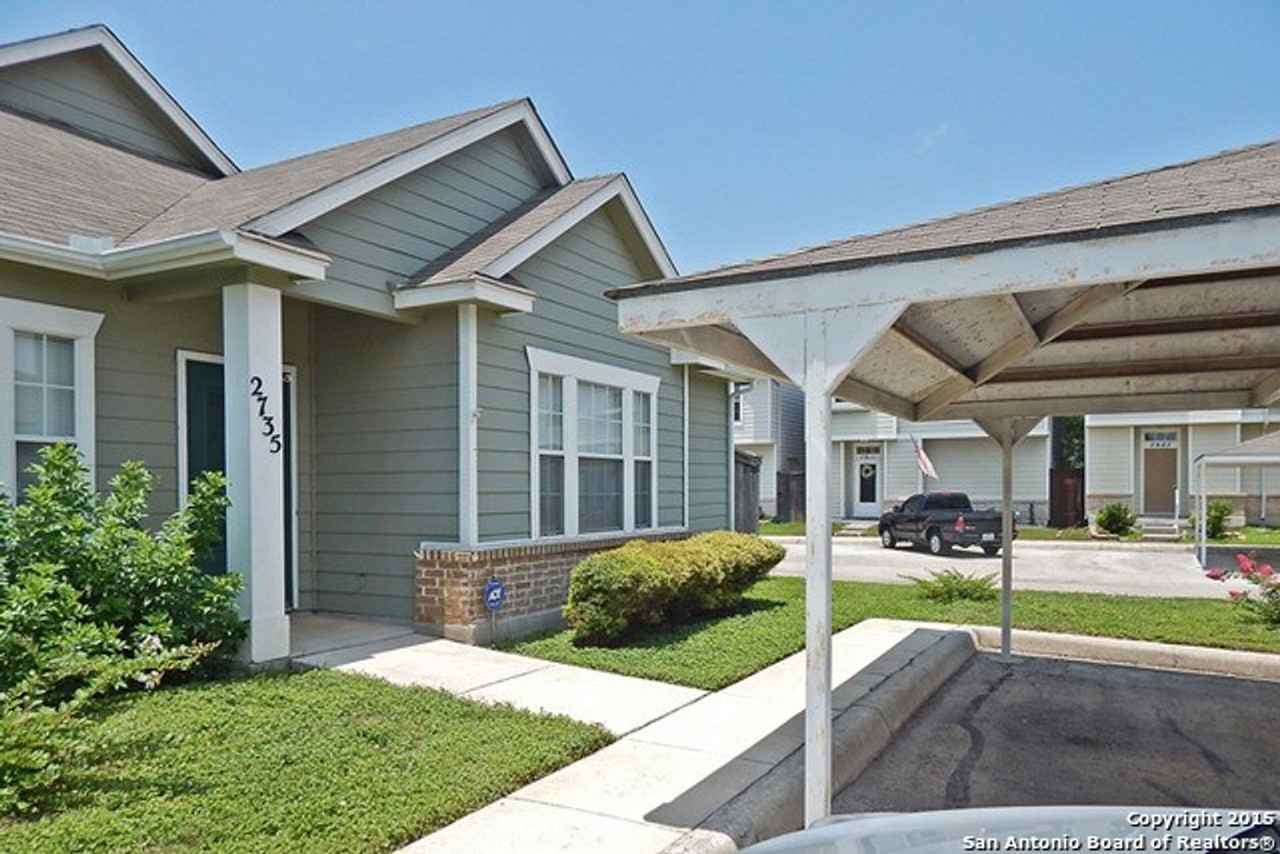 2735 Crown Holw - Photo 2 of 13