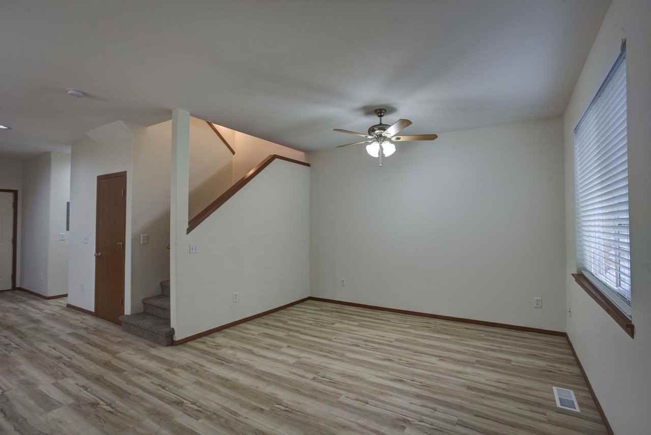 Beautiful 3 Bedroom 2 1/2 Bath, Washer and Dryer In - Photo 2 of 37