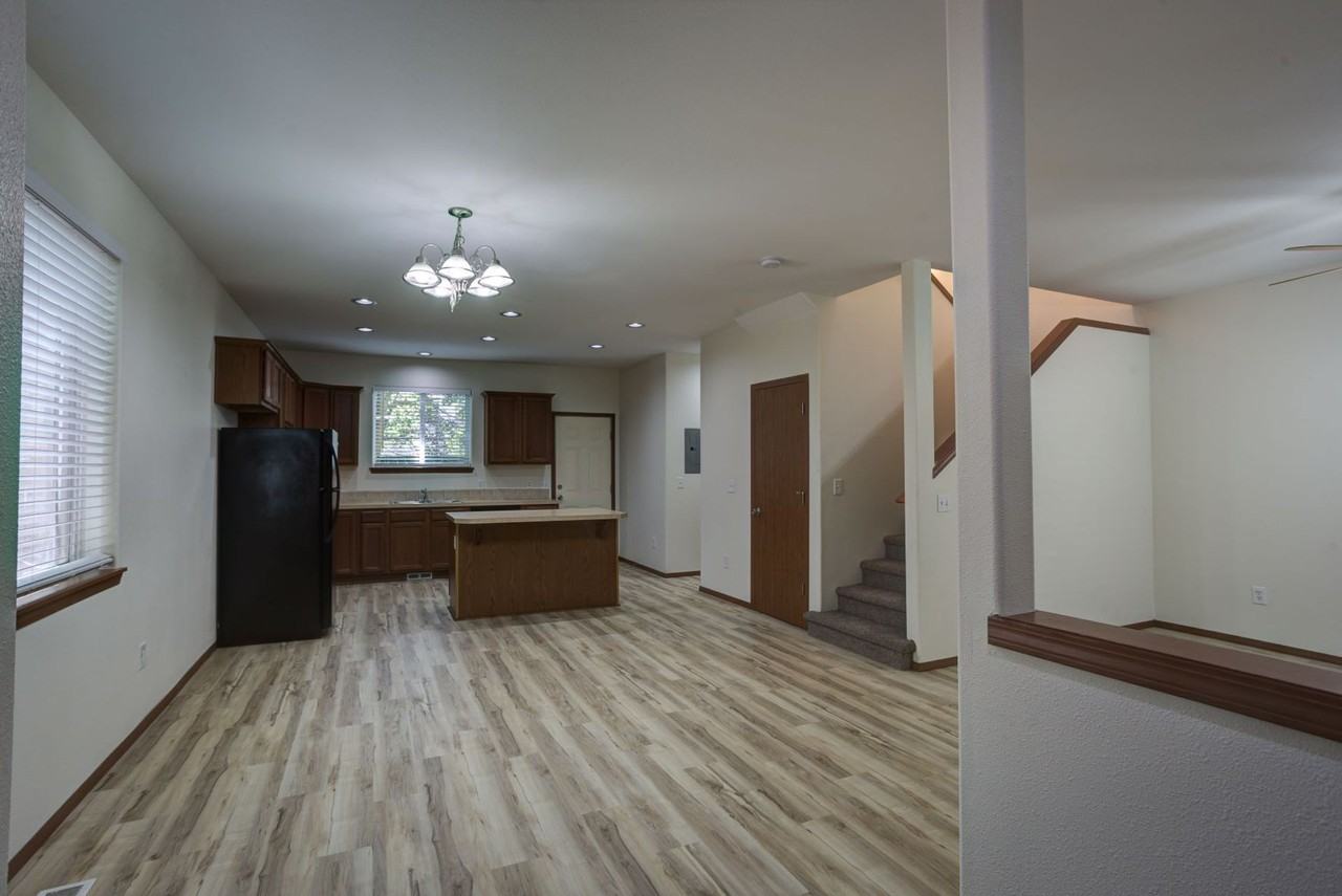 Beautiful 3 Bedroom 2 1/2 Bath, Washer and Dryer In - Photo 3 of 37