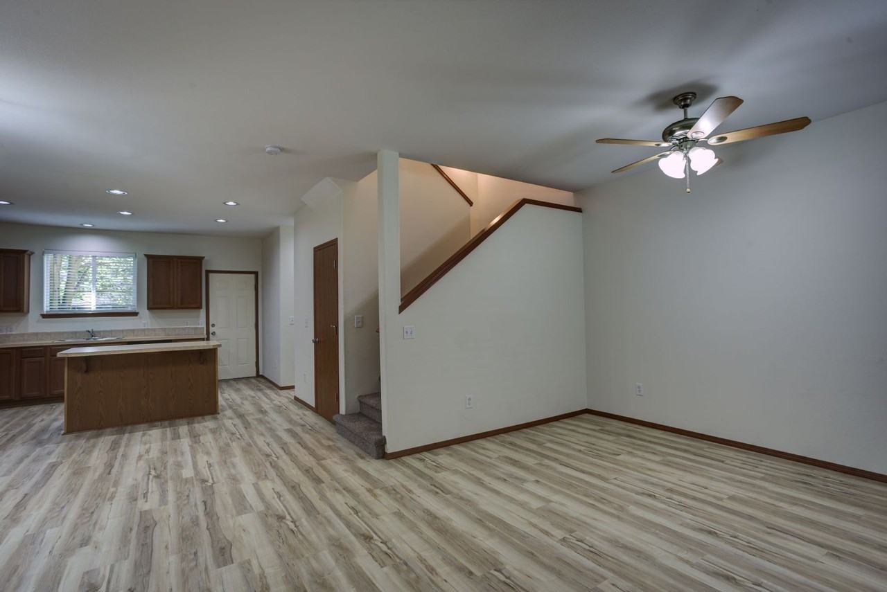 Beautiful 3 Bedroom 2 1/2 Bath, Washer and Dryer In - Photo 6 of 37