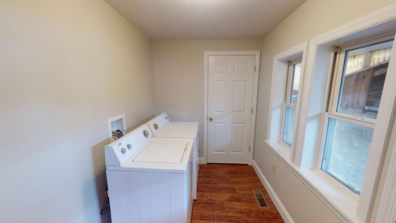 221 Valley St - Photo 3 of 7