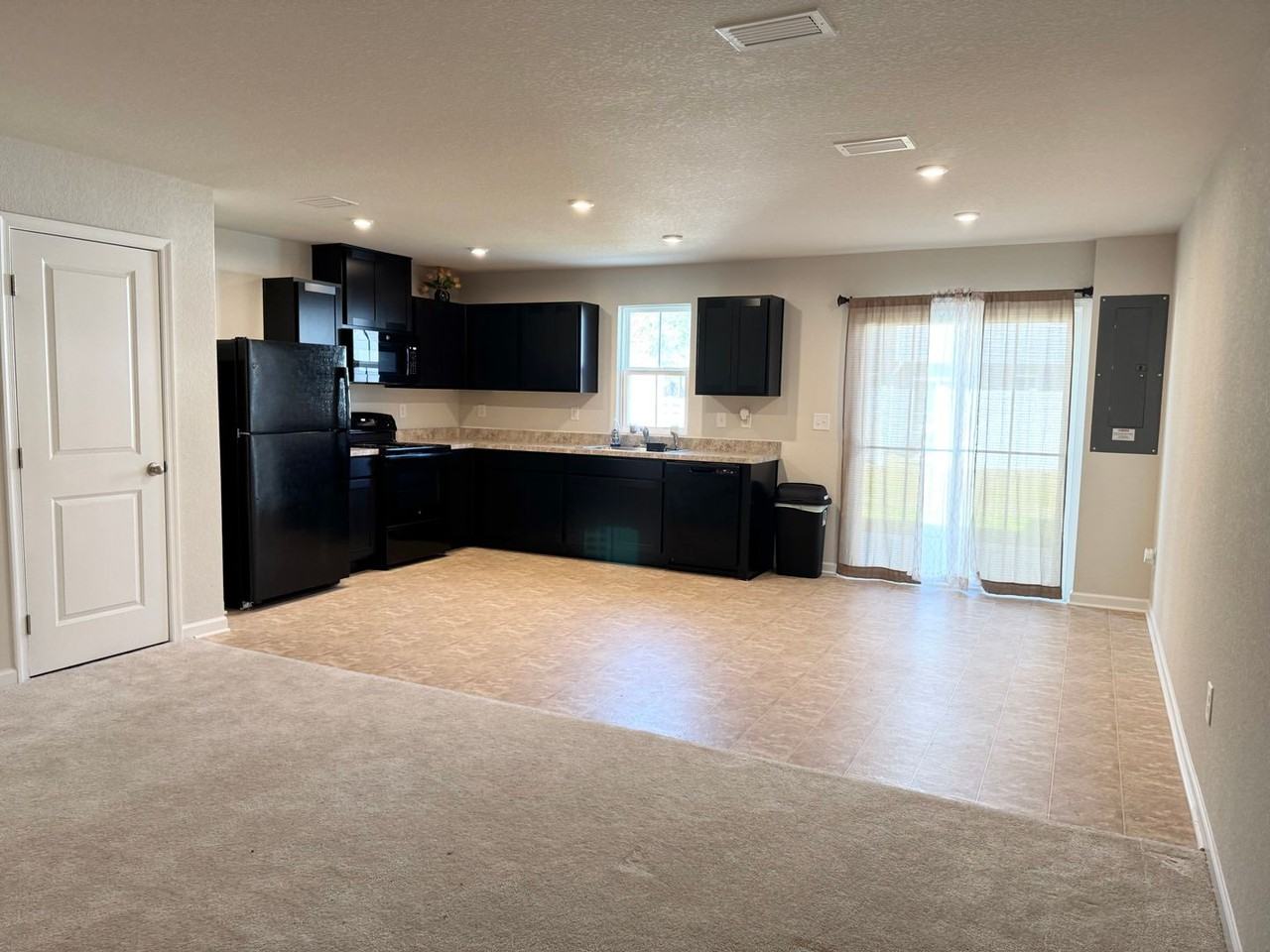 1405 Raven Way - Photo 3 of 16