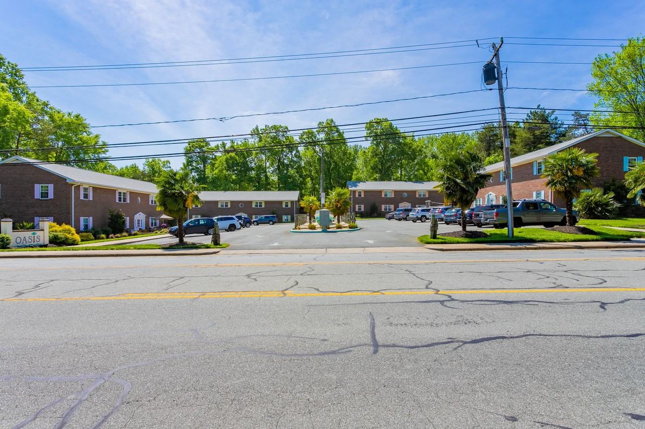 Oasis - Photo 2 of 40