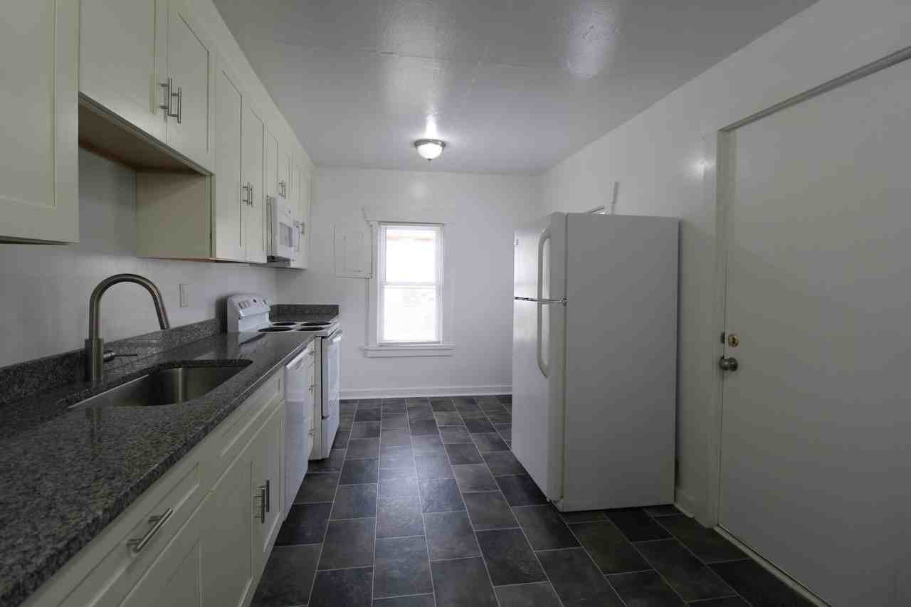 4613 Cambridge St - Photo 5 of 11