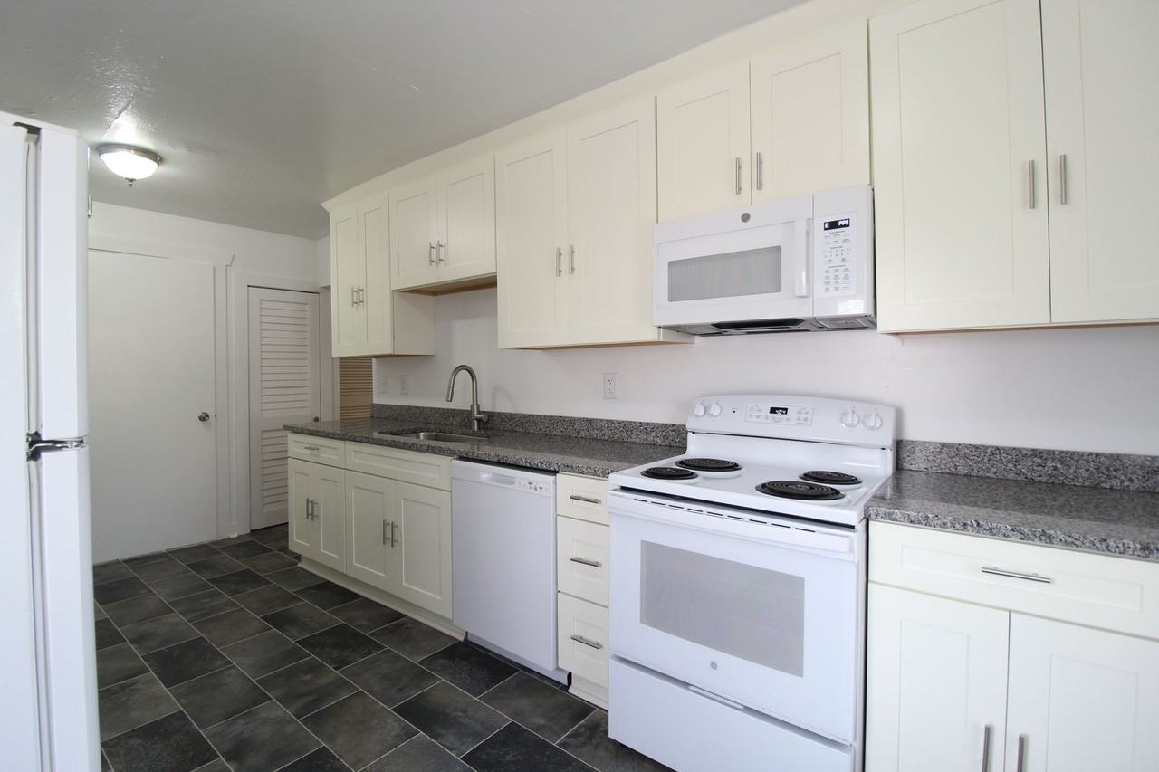 4613 Cambridge St - Photo 6 of 11