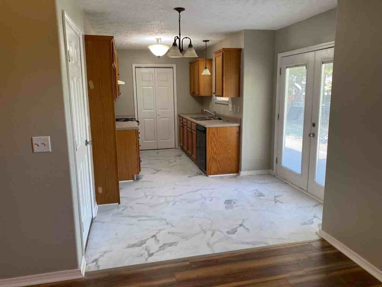 449 W Hines St - Photo 4 of 15
