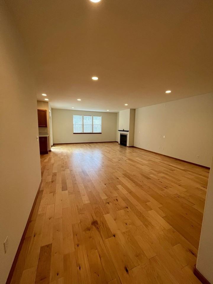 3724 Bristol St - Photo 4 of 17