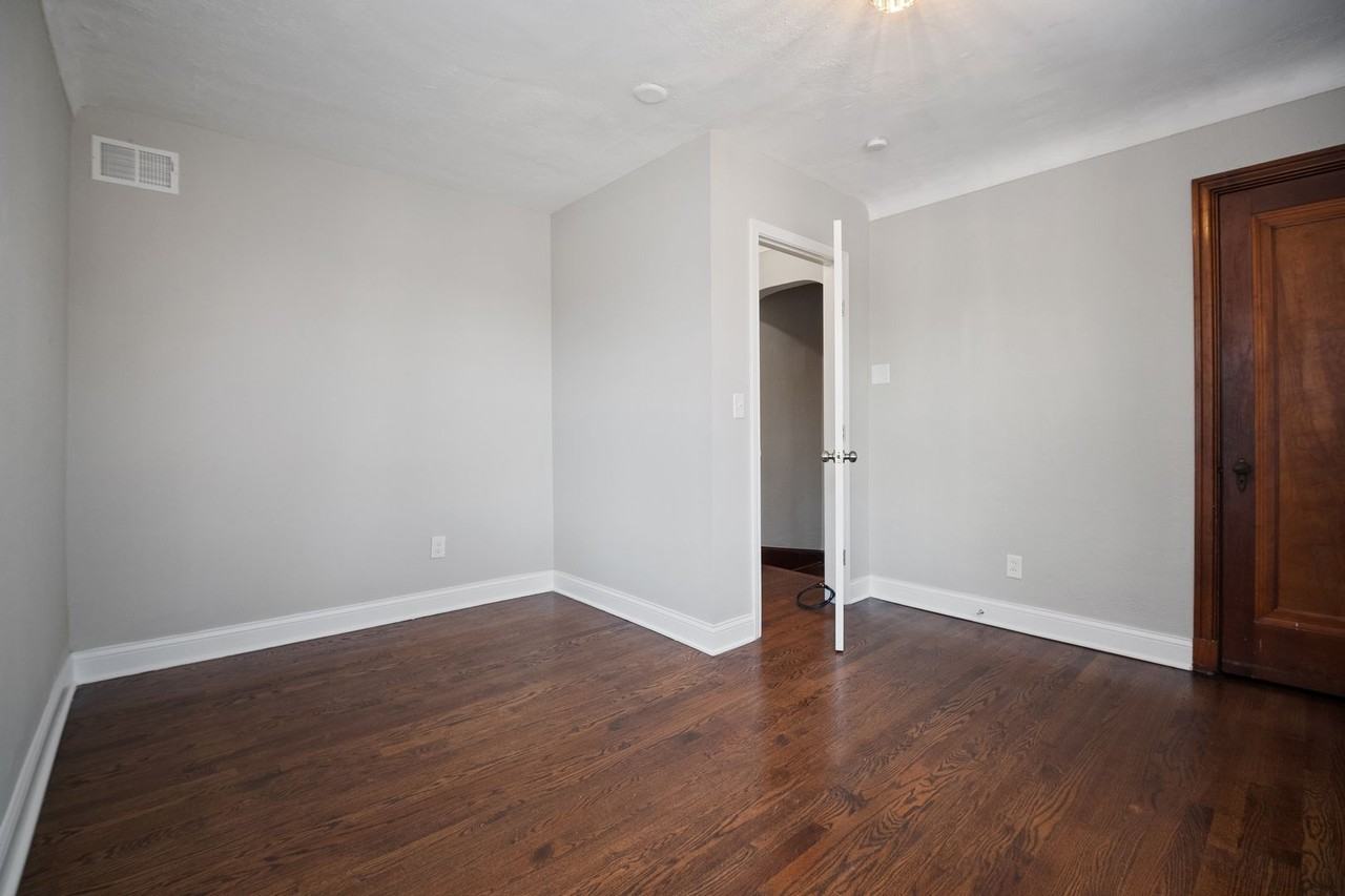 4006A Oleatha Ave - Photo 4 of 32