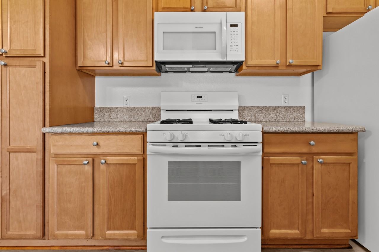 Baywood Villas - Photo 3 of 20