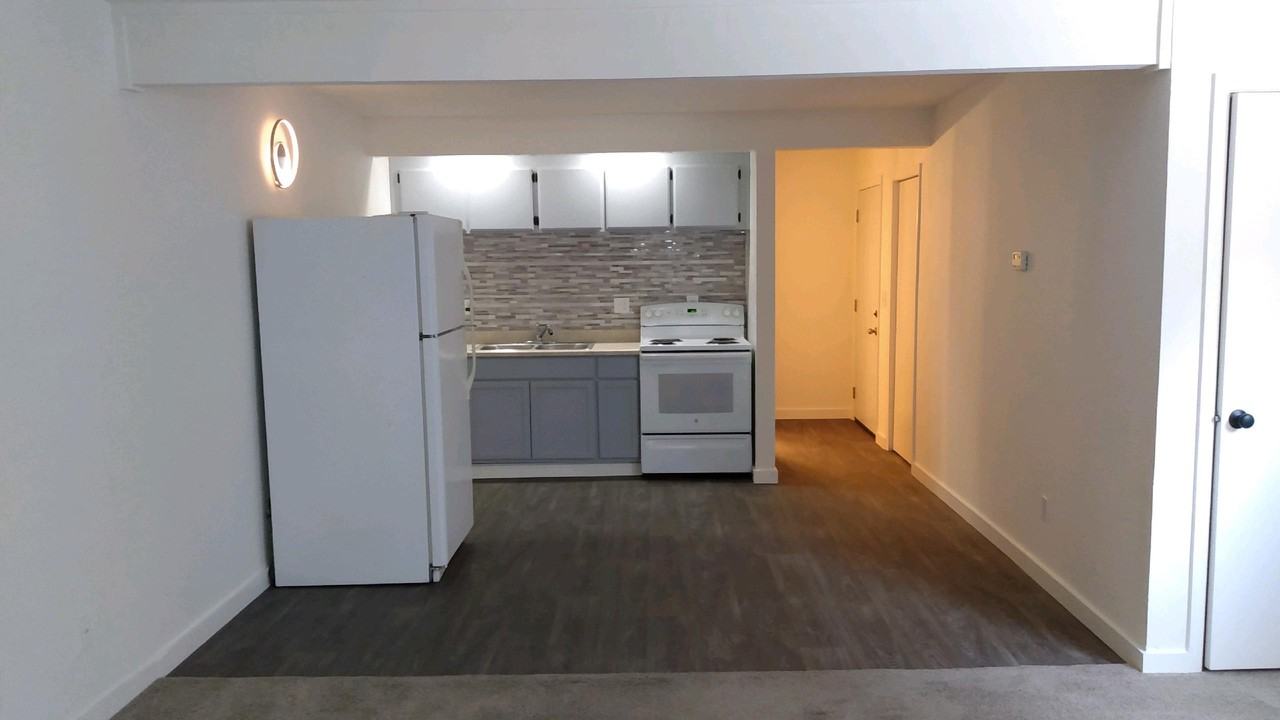 132 Kahle Dr #JS - Photo 3 of 16