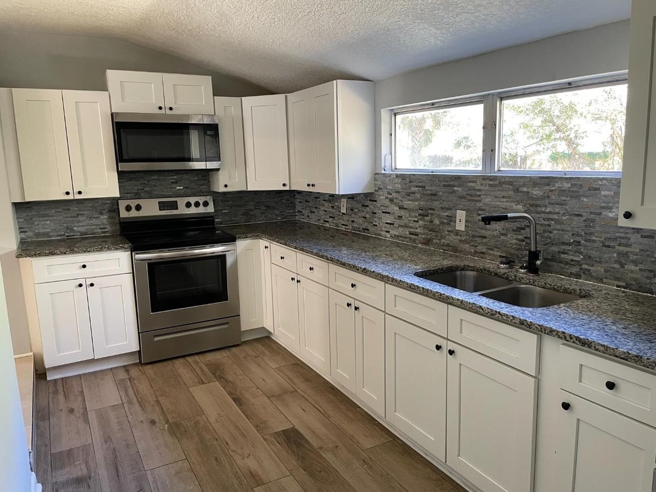 4617 Timuquana Rd - Photo 6 of 11