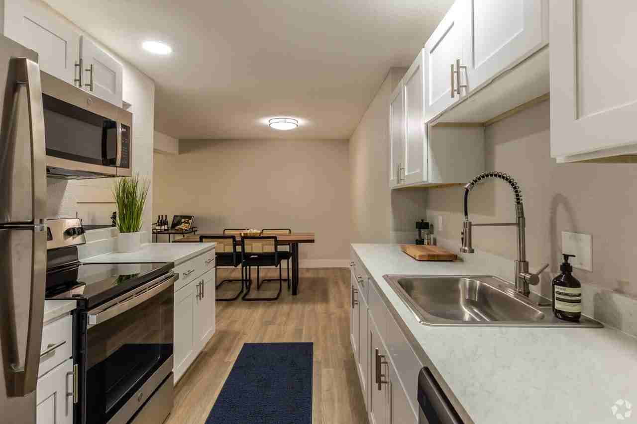 The Grove Apartments - Photo 7 of 7