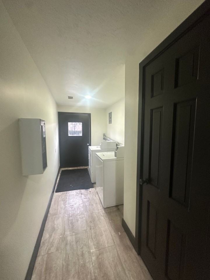 Hillside Park Apartments - Photo 4 of 36