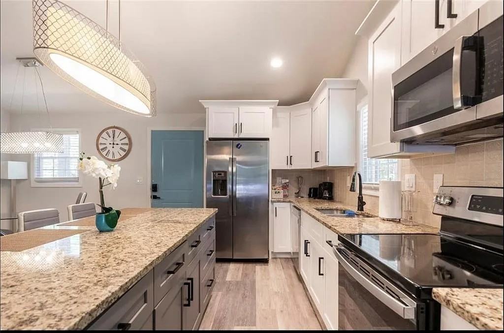 612 Cedar Avenue Northwest - Photo 4 of 37