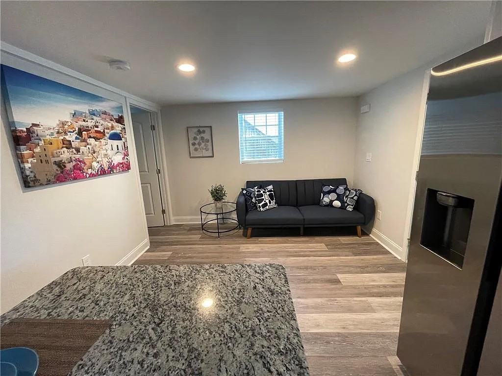 612 Cedar Ave Nw - Photo 4 of 22