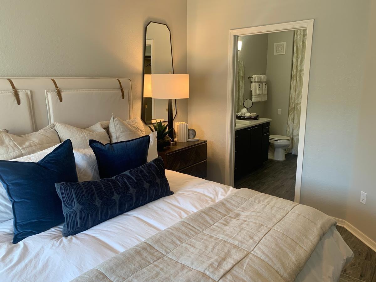 8100 Barstow St Ne - Photo 3 of 13