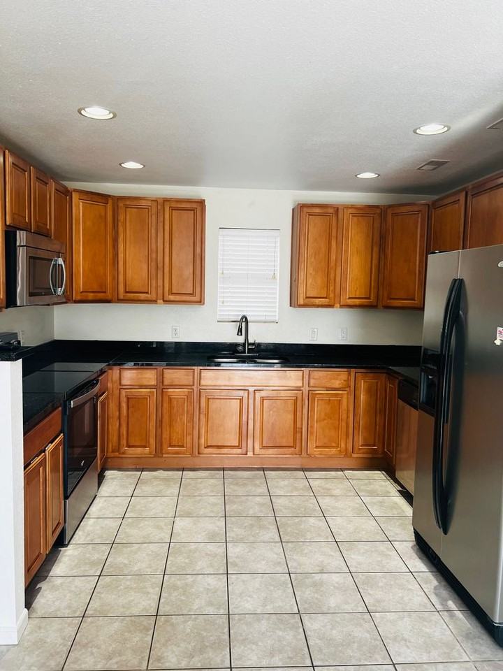 642 Seitz Ct - Photo 4 of 17