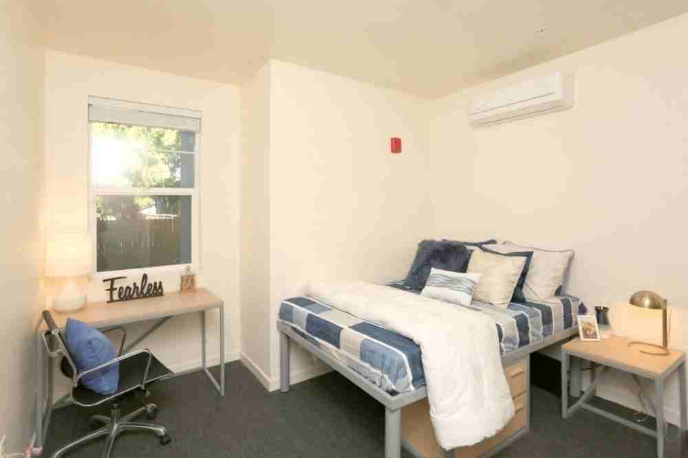 1221 N Cedar St - Photo 2 of 26