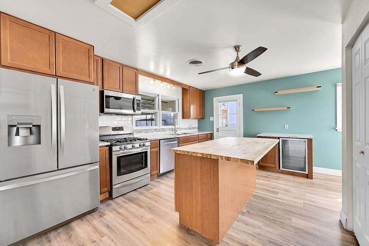 2317 De Soto Rd - Photo 4 of 29