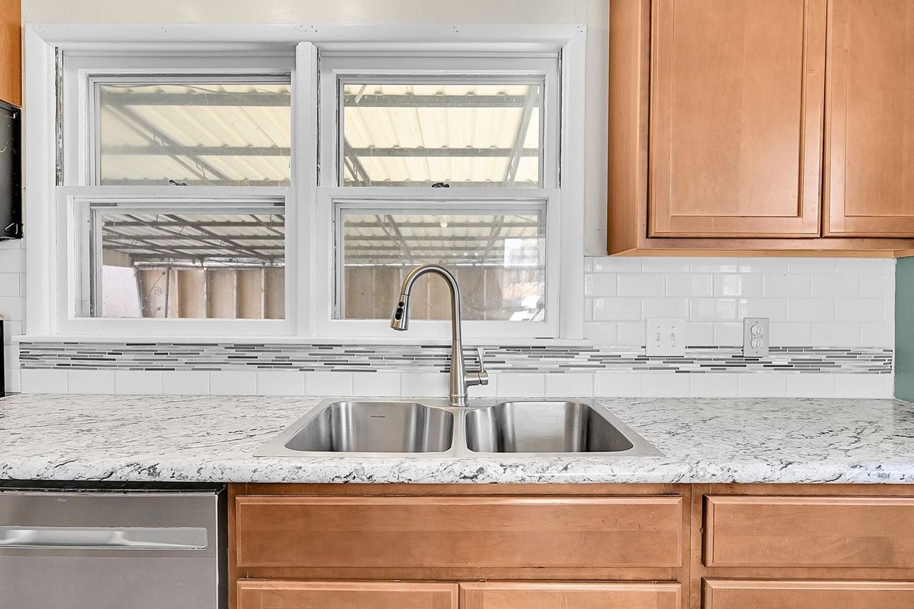 2317 De Soto Rd - Photo 6 of 29