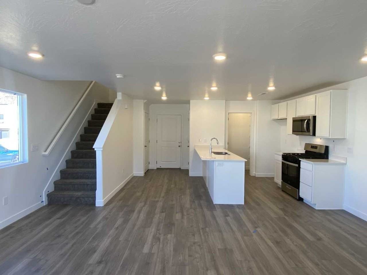 3269 E Elkhorn Ln - Photo 3 of 30