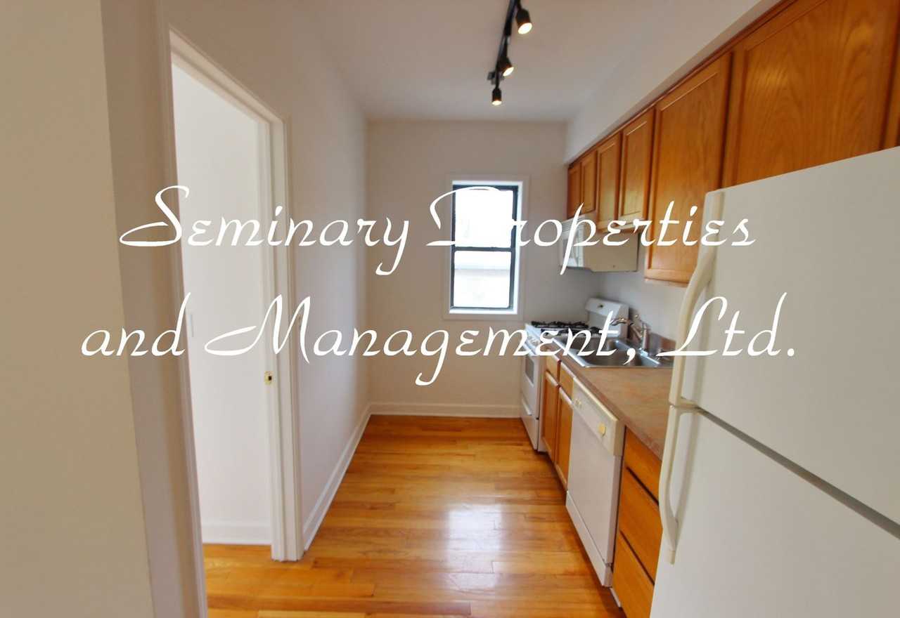 Great apartments in the heart of Uptown, one block from the red line - Photo 6 of 30