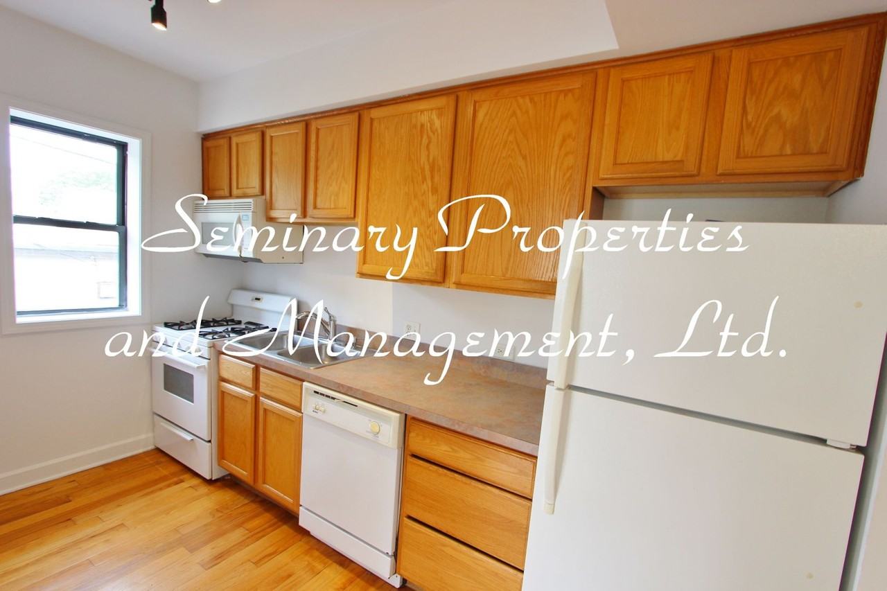Great apartments in the heart of Uptown, one block from the red line - Photo 7 of 30